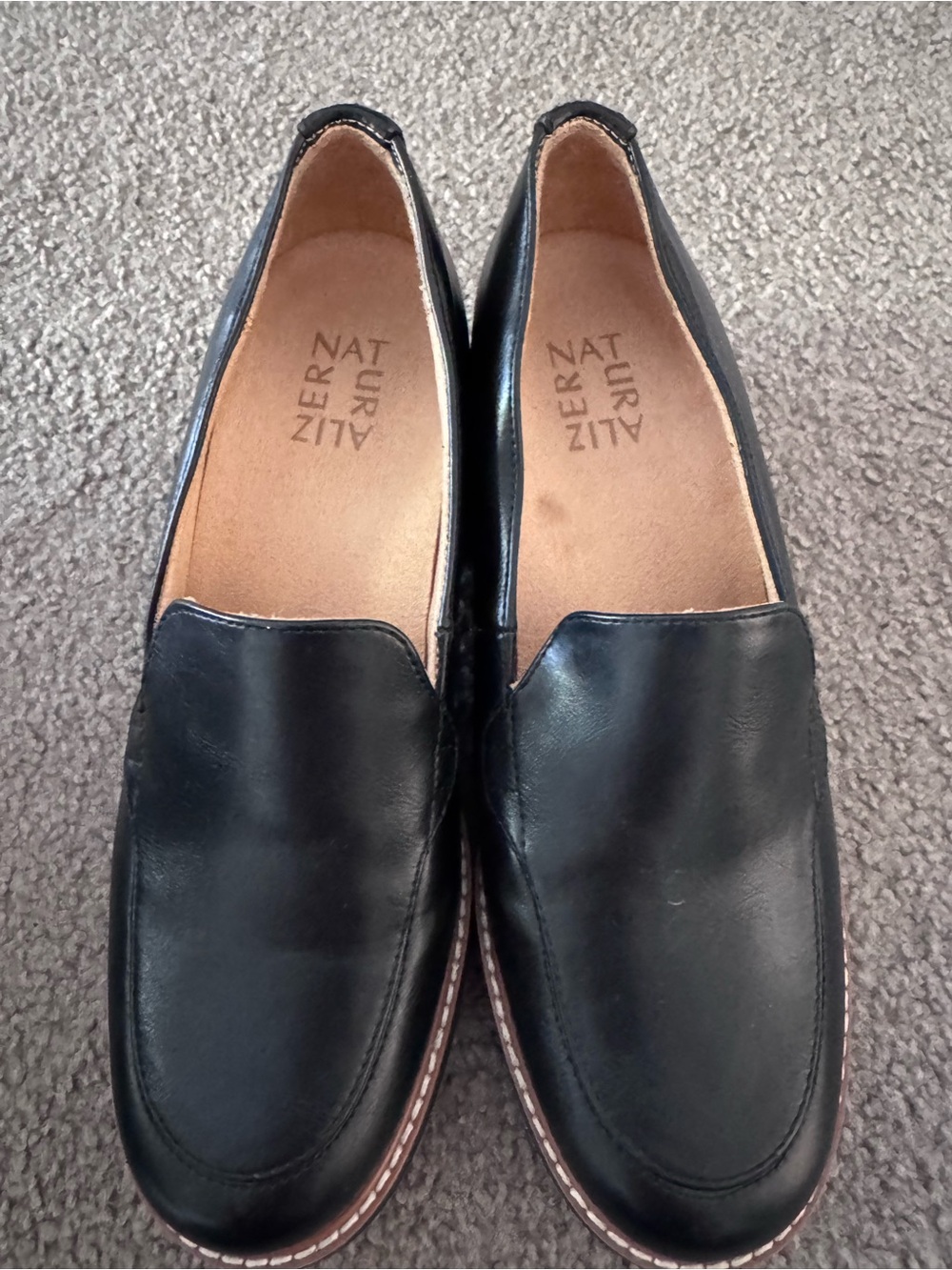 Naturalizer women’s  Black Leather Slip-On Loafers